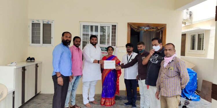 జీడిమెట్లలో వ్యాక్సినేషన్ ప్రక్రియ వంద శాతం పూర్తి చేసిన సందర్భంగా సర్టిఫికెట్ల పంపిణి