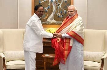 యాదాద్రి పుణ్యక్షేత్రం ప్రారంభోత్సవానికి ప్రధానిని ఆహ్వానించిన కేసీఆర్