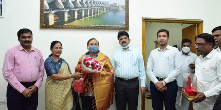 సందీప్ కుమార్ సుల్తానియా కి జెడ్పి చైర్మన్ మంజుశ్రీ సన్మానం