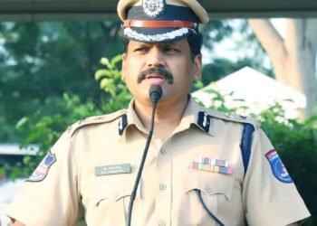 అవినీతిపై సైబరాబాద్ పోలీస్ కమిషనర్ స్టీఫెన్ రవీంద్ర ఉక్కుపాదం