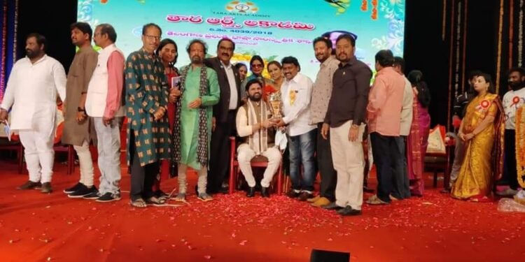 బీసీ దల్ అధ్యక్షుడు దుండ్ర కుమారస్వామికి ఉగాది పురస్కారం అవార్డు