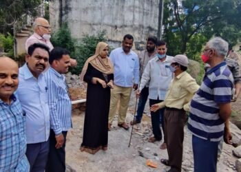 సీనియర్ సిటిజెన్ కమ్యూనిటీ హాల్ జరుగుతున్న నిర్మాణ పనులను పర్యవేక్షించిన కార్పొరేటర్ సబిహా గౌసుద్దీన్