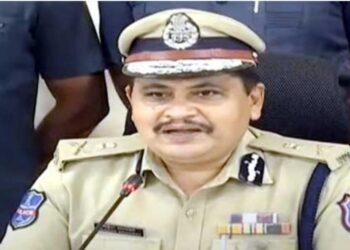 మావోయిస్టుల పేరిట బెదిరింపులకు పాల్పడుతున్న మాజీ మావోయిస్టుల ముఠాను పోలీసులు అరెస్టు
