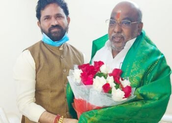 ఎమ్మెల్యే జోగు రామన్నను కలిసిన బీసీ దళ్ అధ్యక్షుడు దుండ్ర కుమారస్వామి