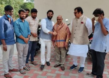 హైదరాబాద్ సెంట్రల్యూనివర్సిటీ లో ఆలిండియా ఫెడరేషన్ ఆఫ్ బ్యాక్వర్డ్ క్లాసెస్ జనరల్ సెక్రటరీ కరుణానిధిని కలిసిన బీసీ దల్ అధ్యక్షుడు