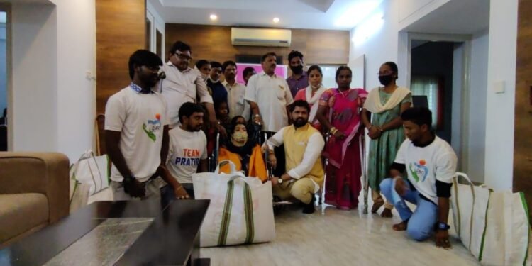 దివ్యంగులకు ఆసరా విల్ చైర్ నిత్యావసర సరుకులు అందచేసిన //బీసీ దళ్ జాతీయ అధ్యక్షుడు దుండ్రా కుమారస్వామి