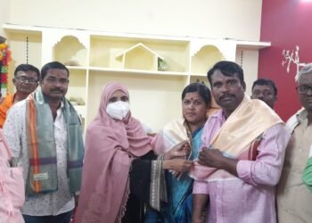 నూతన గృహ ప్రవేశానికి హాజరైన.. కార్పొరేటర్ గౌసుద్ధిన్