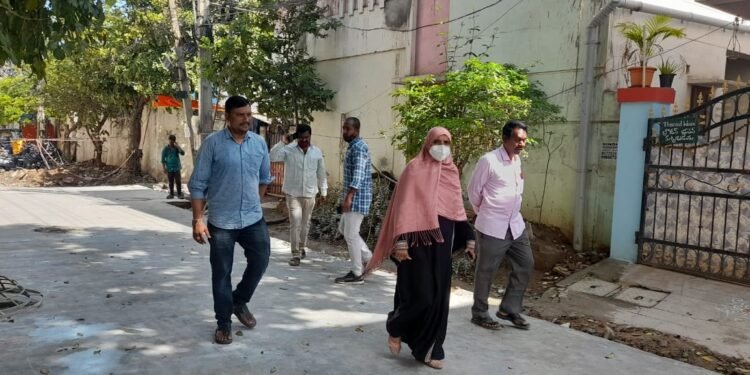 వివేకానంద నగర్ లోని సీసీ రోడ్ నిర్మాణపనులు పర్యవేక్షణ…సబిహా గౌసుద్దీన్