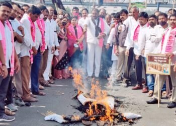 కేంద్ర ప్రభుత్వం తెలంగాణ రైతుల పట్ల నిర్ణయలుపై నిరసన ప్రభుత్వ విప్ ..అరికపుడి గాంధీ