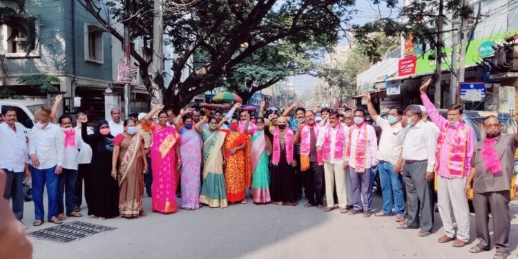 తెలంగాణ రాష్ట్రం పట్ల బీజేపి కేంద్ర ప్రభుత్వం రైతు వ్యతిరేక విధానాల మొండి వైఖరికి పై నిరసన…సబిహా గౌసుద్దీన్