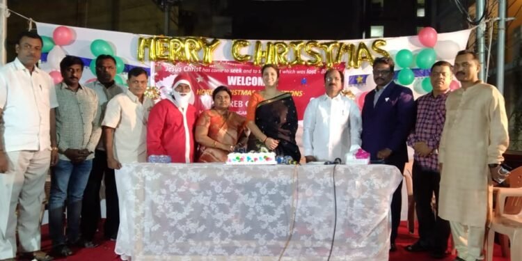 హోరేబు చర్చి పాస్టర్ మధుకర్ ఆధ్వర్యంలో నిర్వహించిన క్రిస్మస్ వేడుకల్లో ముఖ్య అతిథిగా పాల్గొన్న కార్పొరేటర్ శ్రీమతి మాధవరం రోజా దేవి రంగారావు