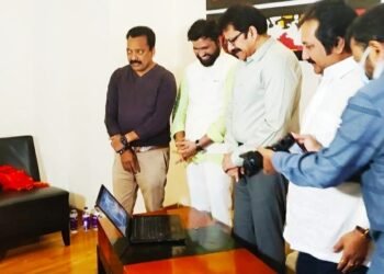 కరోనా పాటతో ప్రజలను చైతన్యపరుస్తున్న దుండ్ర కుమారస్వామి, సింగర్ మనో, ఘంటాడి కృష్ణ