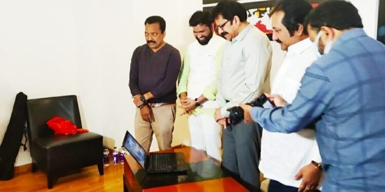 కరోనా పాటతో ప్రజలను చైతన్యపరుస్తున్న దుండ్ర కుమారస్వామి, సింగర్ మనో, ఘంటాడి కృష్ణ