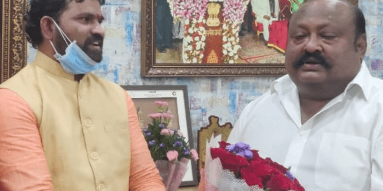 బిసి మంత్రి వర్యులు గంగుల కమలాకర్ కి నూతన సంవత్సర శుభాకాంక్షలు తెలిపిన కుమార స్వామి