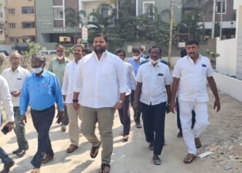 కాలనీలో పర్యటించినా బిజెపి మేడ్చల్ అర్బన్ జిల్లా కార్యదర్శి చెరుకుపల్లి భరత్ సింహా రెడ్డి