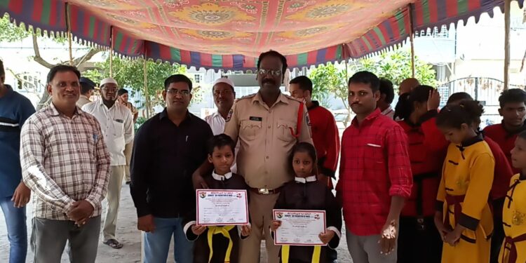 మార్షల్ ఆర్ట్స్ ఆత్మరక్షణ, శారీర ధారుడ్యానికి తోడ్పడుతాయి: ఎస్సై యాదగిరి