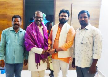 మండల్ మహోద్యమం, బీసీల మార్పు కోసం చర్చించిన బీసీ దళ్ అధ్యక్షుడుకుమారస్వామి మరియు ప్రొఫెసర్ ప్రభంజన్ యాదవ్