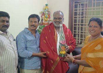 మాజీ మంత్రివర్యులు సి కృష్ణ యాదవ్ ను కలిసి ఘనంగా సన్మానం చేసిన బీసీ సంఘాలు