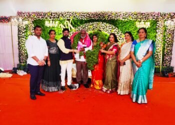 మాజీ మంత్రివర్యులు సి కృష్ణ యాదవ్ ఘనంగా 25 వ వివాహ వార్షికోత్సవం- జాతీయ బీసీ దళ్ అధ్యక్షుడు దుండ్ర కుమారస్వామి సన్మానించి శుభాకాంక్షలు తెలిపారు.