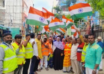 స్వతంత్ర భారత వజ్రోత్సవ వేడుకల్లో శ్రీ సాయి కిడ్స్ విద్యాలయం వారి ఆధ్వర్యంలో ఏర్పాటుచేసిన ర్యాలీని ప్రారంభించిన..కార్పొరేటర్ సబీహా గౌసుద్దీన్.