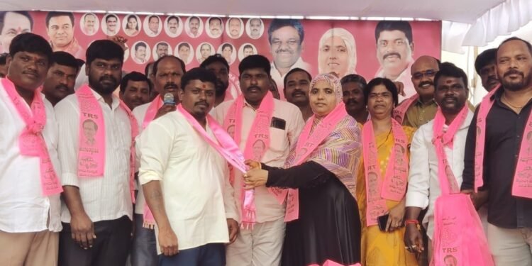 తెరాసలొ చేరిన బ్రహ్మం