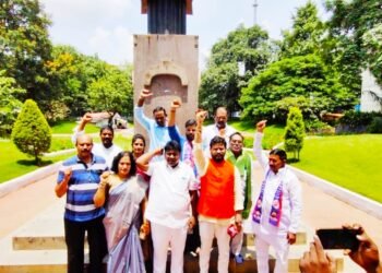 మునుగోడులో బీసీ అభ్యర్థిని పోటీలో నిలబెట్టి.. గెలిపించుకోగలం