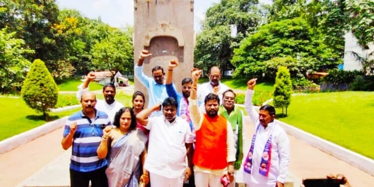 మునుగోడులో బీసీ అభ్యర్థిని పోటీలో నిలబెట్టి.. గెలిపించుకోగలం