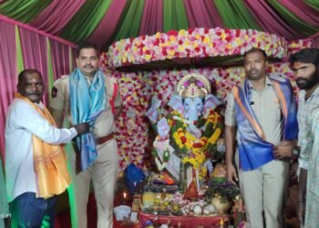 గణేష్ నవరాత్రి ఉత్సవాలలో పాల్గొన్న సర్కిల్ ఇన్స్పెక్టర్ రవీంద్ర ప్రసాద్..