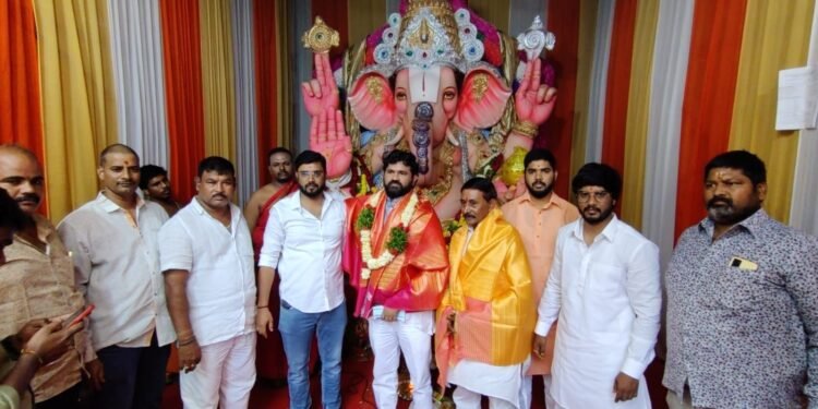 గణేష్ పూజలో ముఖ్య అతిథి జాతీయ బీసీ దళ్ అధ్యక్షుడు దుండ్ర కుమారస్వామి..