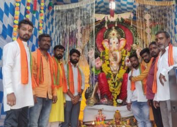 అన్నదాన కార్యక్రమం లో పాల్గొన్న అంబేద్కర్ సంఘం ప్రధాన కార్యదర్శి సూర్య కిరణ్