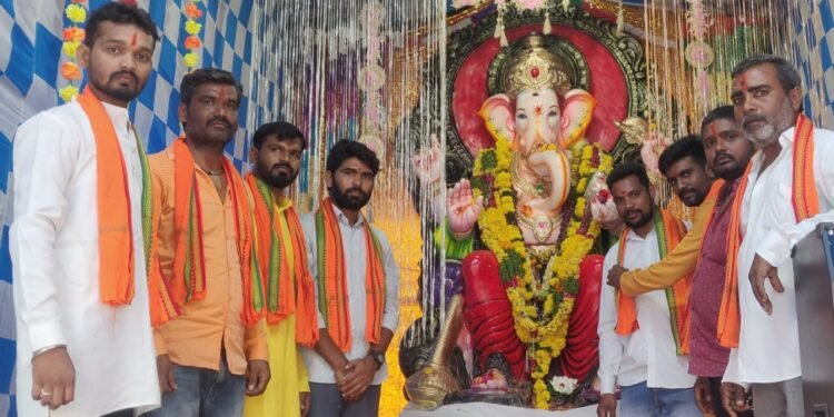అన్నదాన కార్యక్రమం లో పాల్గొన్న అంబేద్కర్ సంఘం ప్రధాన కార్యదర్శి సూర్య కిరణ్