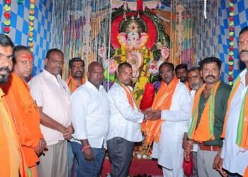 గణపయ్య కు ప్రత్యేక పూజలు నిర్వహించి బీజేపీ నాయకులు .