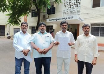 దేవరకద్ర ఎమ్మెల్యేపై చర్యలు తీసుకోవాలి ప్రశ్నిస్తే సర్పంచ్ ను అరెస్టు చేస్తారా?రాచాల యుగంధర్ గౌడ్