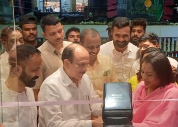 చందానగర్ లో నూతన మీనాక్షి వస్త్ర షో రూమ్