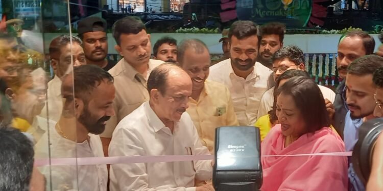 చందానగర్ లో నూతన మీనాక్షి వస్త్ర షో రూమ్