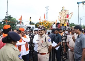 సైబరాబాద్ లో ప్రశాంతంగా గణేష్ నిమజ్జనం.. సీపీ స్టీఫెన్ రవీంద్ర