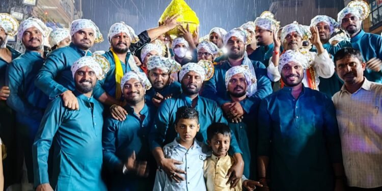 14 లక్షలకు లడ్డును కైవసం చేసుకున్న మణి కుమారి…