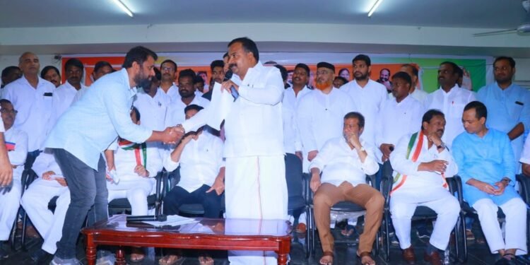 మాణిక్యం ఠాగూర్ అభినందనలు అందుకున్న రాష్ట్ర ఇన్సూరెన్స్ క్లేమ్స్ కమిటీ