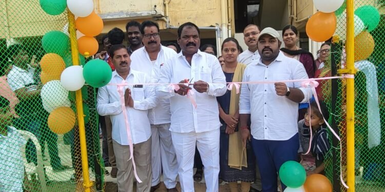 జిహెచ్ఎంసి ఆధ్వర్యంలో నూతనంగా ఏర్పాటుచేసిన వాకింగ్ ట్రాక్ ను ముఖ్య అతిథులుగా పాల్గొని ప్రారంభించిన కార్పొరేటర్ శ్రీ రాగం నాగేందర్