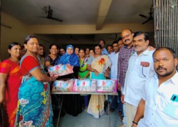 బతుకమ్మ చీరల పంపిణీ సబీహా గౌసుద్దీన్