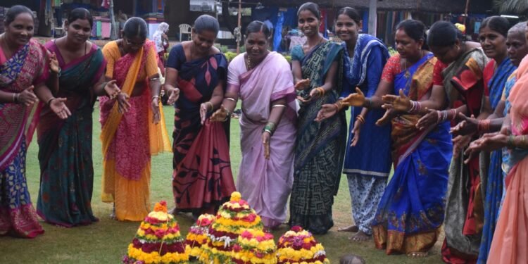 శిల్పారామం స్టేట్ హ్యాండ్లూమ్ ఎక్స్పో బతుకమ్మ ఉత్సవాలు..