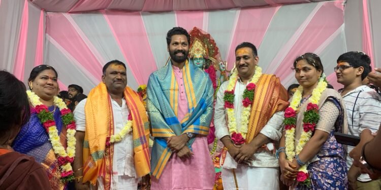 దేవి నవరాత్రి ఉత్సవాల్లో పాల్గొన్న బీజేవైఎం రాష్ట్ర కోశాధికారి రఘునాథ్ యాదవ్