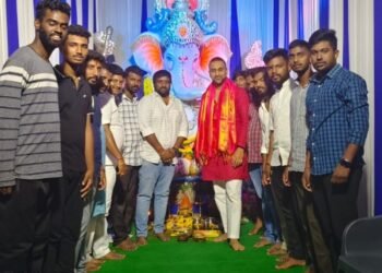 గణేష్ పూజలో ఫిరోజ్ ఖాన్