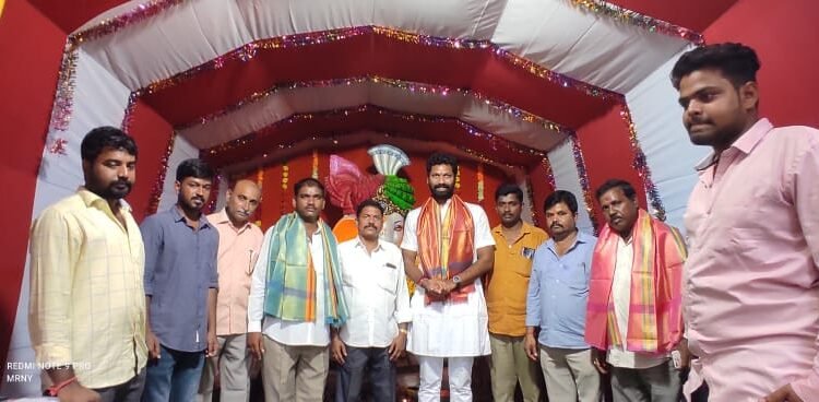 అన్నదాన కార్యక్రమంలో రఘునాథ్ యాదవ్