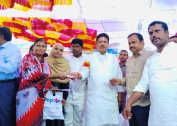 అసర పెన్షన్ కళ్యాణ లక్ష్మి చెక్కులు పంపిణీ..సబిహ గౌసుద్దిన్