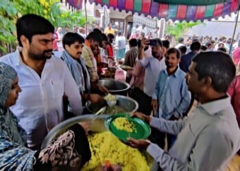 దుర్గామాత అన్నదాన కార్యక్రమం లో… శ్యామ్ సుందర్ రెడ్డీ