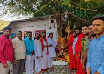 అన్నదాన ప్రసాదానికి విరాళం అందజేసిన కృష్ణ మూర్తి చారి