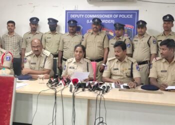చైన్ స్నాచర్ తో పాటు లారీ దొంగ అరెస్ట్