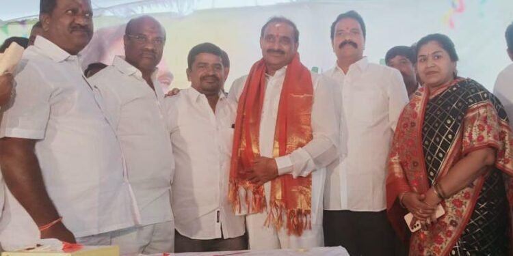 ఎమ్మెల్యే గాంధీ కి జన్మదిన శభాకాంక్షలు తెలిపిన..పూజిత, జగదీశ్ గౌడ్