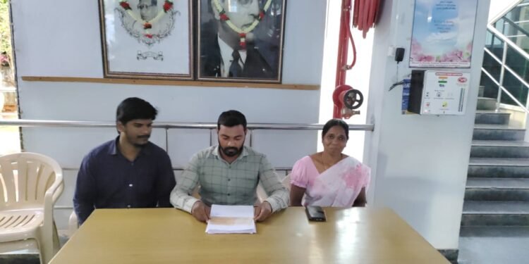 దరఖాస్తుల సేకరణకు ప్రత్యేక డెస్క్ ఏర్పాటు